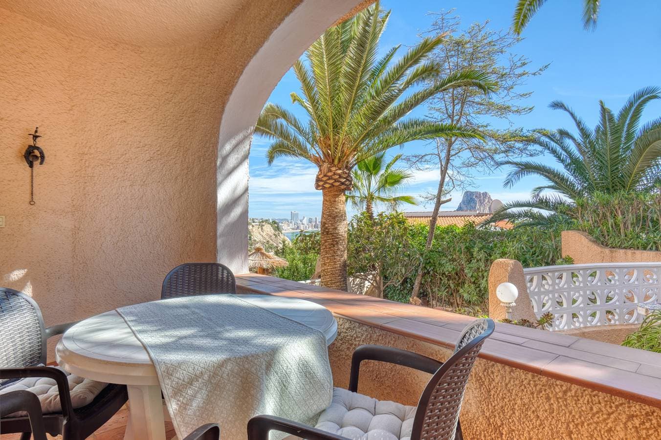 Foto 2 von 34: Villa "Bodine" mit Meerblick, Gemeinschaftspool & WLAN