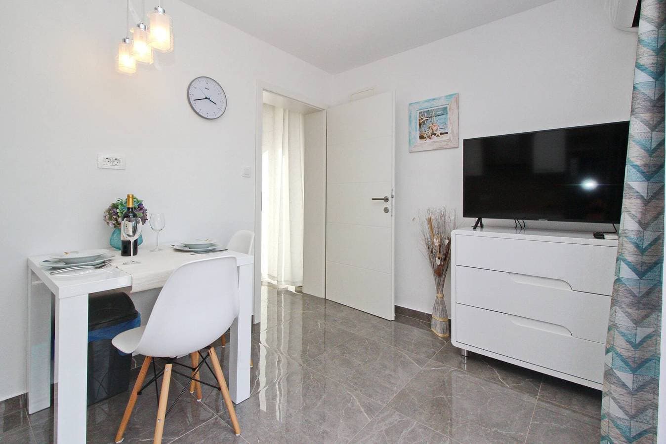 Foto 9 von 24: Studio-Apartment More - direkt am Meer, Meerblick, Terrasse, Waschraum, Grill
