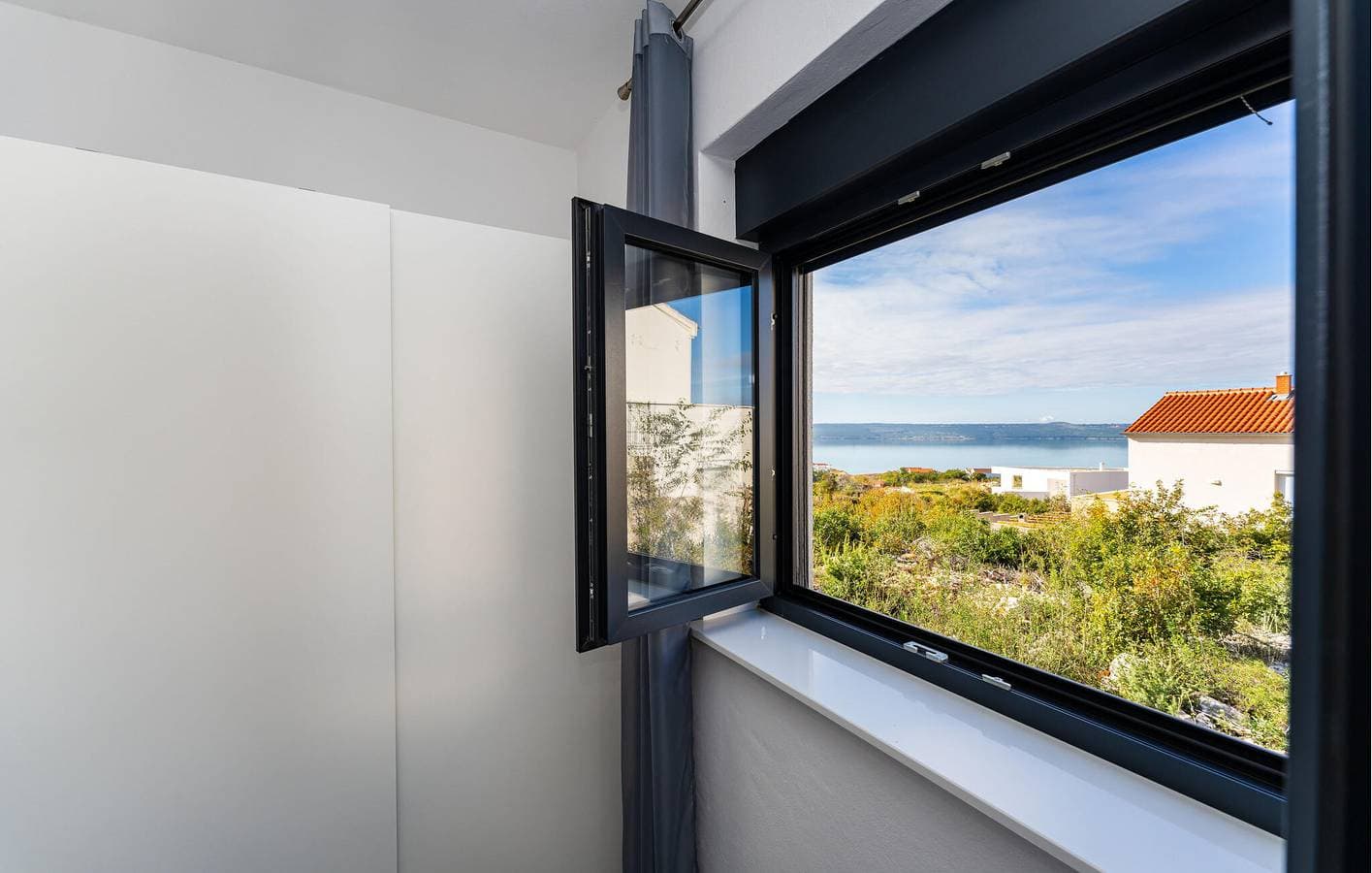 Foto 8 von 37: Urlaub am Meer: Modernes Apartment mit Pool, Terrasse und atemberaubender Aussicht