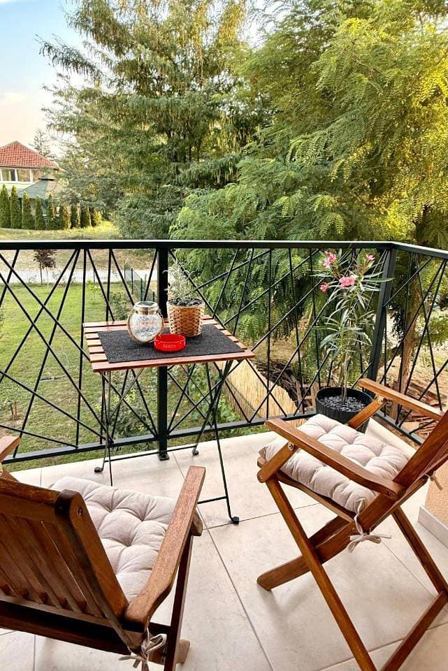 Foto 7 von 16: Deluxe One-Bedroom Apartment with Garden View