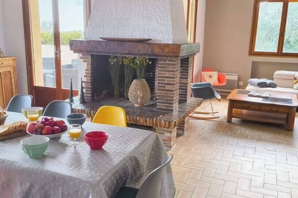 Propriété 22 pers. avec jardin et piscine 1