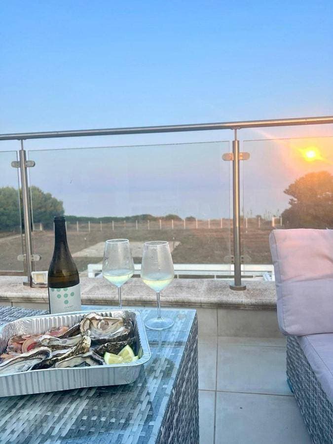 Foto 2 von 7: Two-Bedroom Apartment with Terrace and Sea View