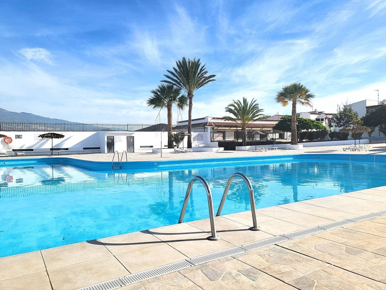 Foto 2 von 25: Moderne Ferienwohnung mit zwei Schlafzimmern und vier Pools in Costa del Silencio, Arona