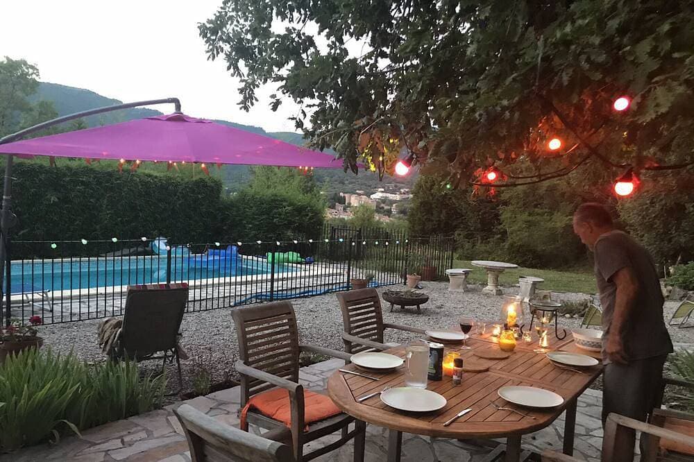 Foto 13 von 30: Secluded villa with large garden pool Overlooks beautiful picturesque village