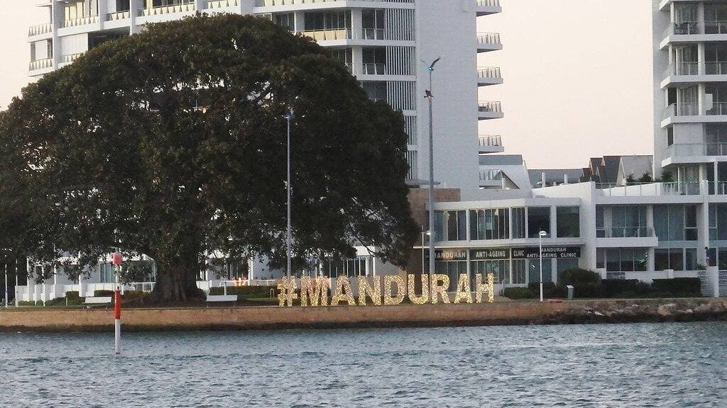 Foto 8 von 50: Mandurah Canal Ferienhaus mit eigenem Steg! Boote Krabben! Delphine!
