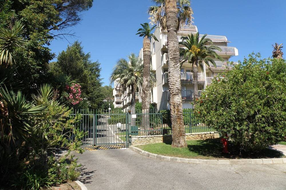 Foto 6 von 20: Appart T2 St Raphael Seaside Park Garage Pool Terrasse Sea