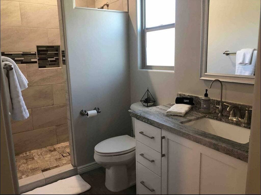 Foto 6 von 13: Lake View Oasis Tiny Home 1 bed/1Bath