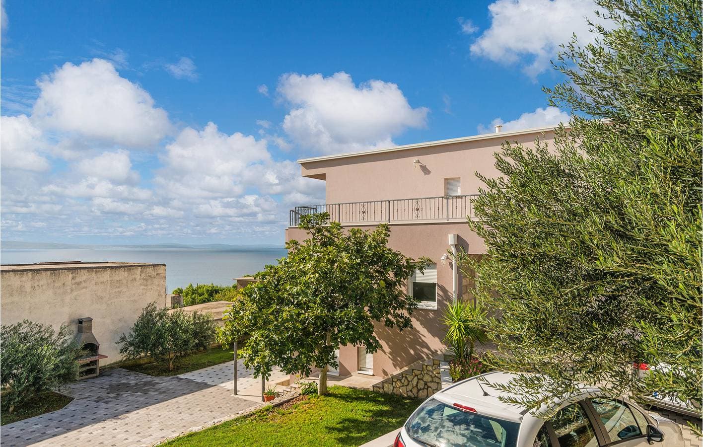 Foto 13 von 24: Gemütliche 300 m zum Strand: Klimatisierte Wohnung mit Terrasse und Parkplatz