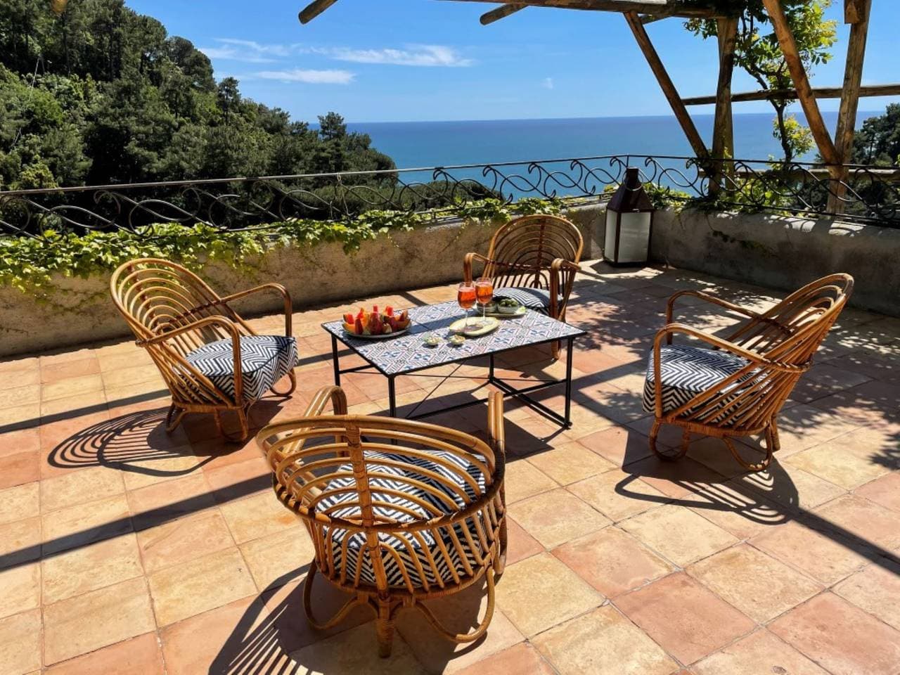 Foto 10 von 47: Villa für 8 Personen mit Terrasse