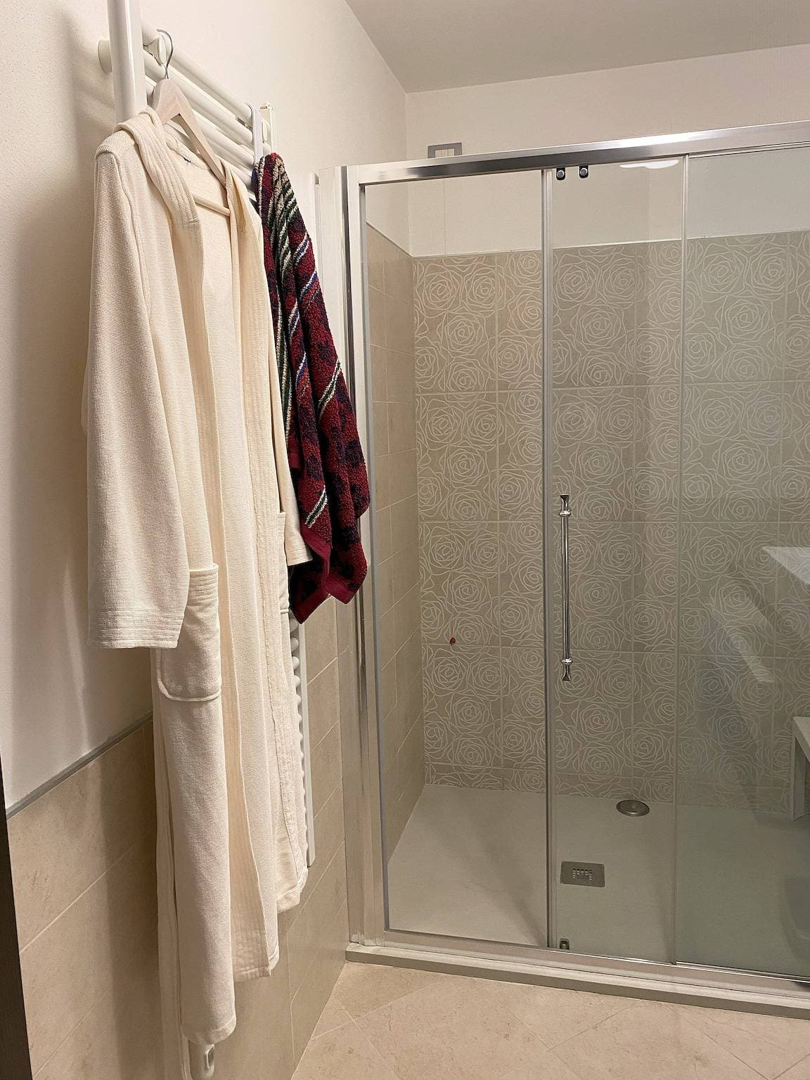 Foto 11 von 25: Elegantes und modernes Apartment mit Seeblick und zwei privaten Terrassen