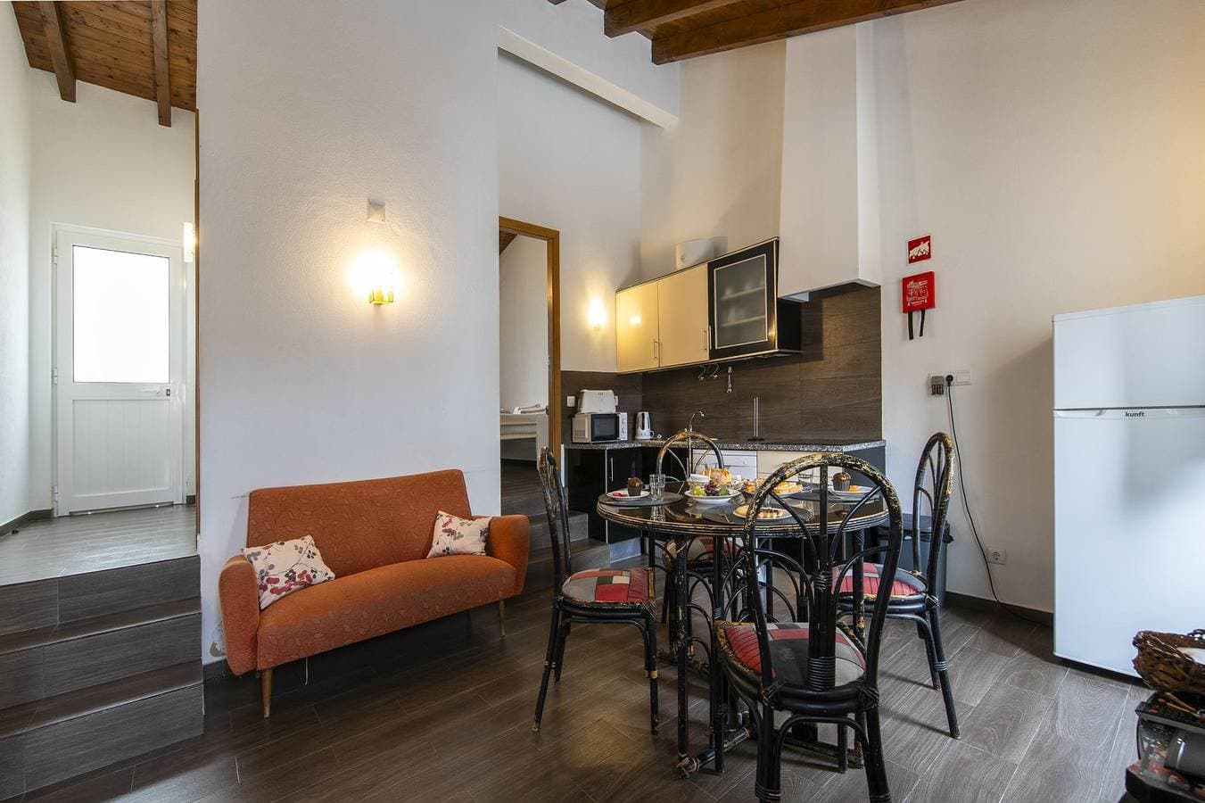 Foto 3 von 34: Ferienwohnung für 4 Personen mit Terrasse