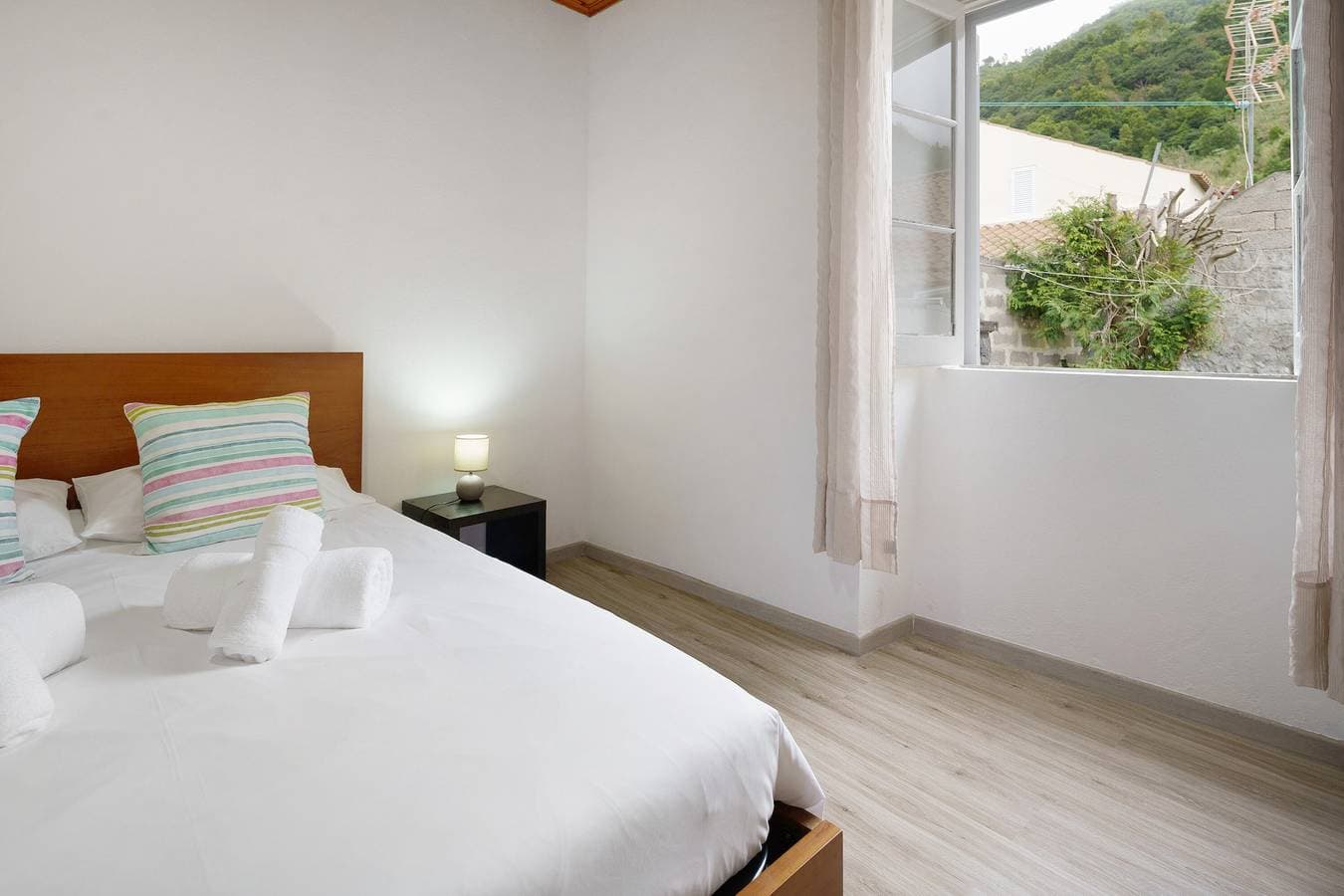 Foto 11 von 22: Ferienhaus 'Casa Flor De Laranjeira' mit Gemeinschaftsterrasse, WLAN und Klimaanlage
