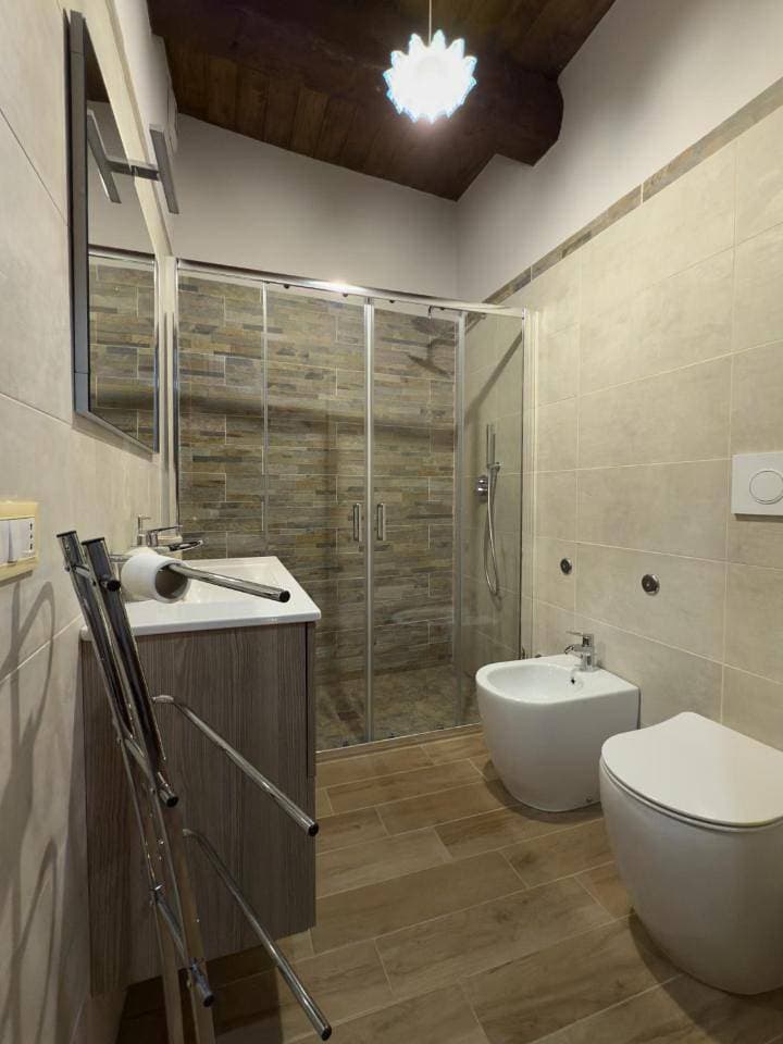 Foto 8 von 9: Double Room with Private Bathroom