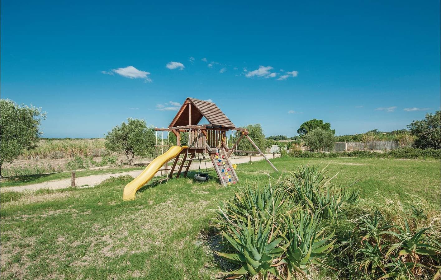 Foto 7 von 23: Appartement am Strand mit Pool und Parkplatz