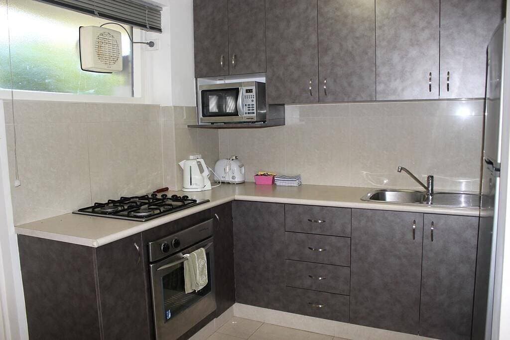 Beautifully renovated studio apartment in Fremantle 1