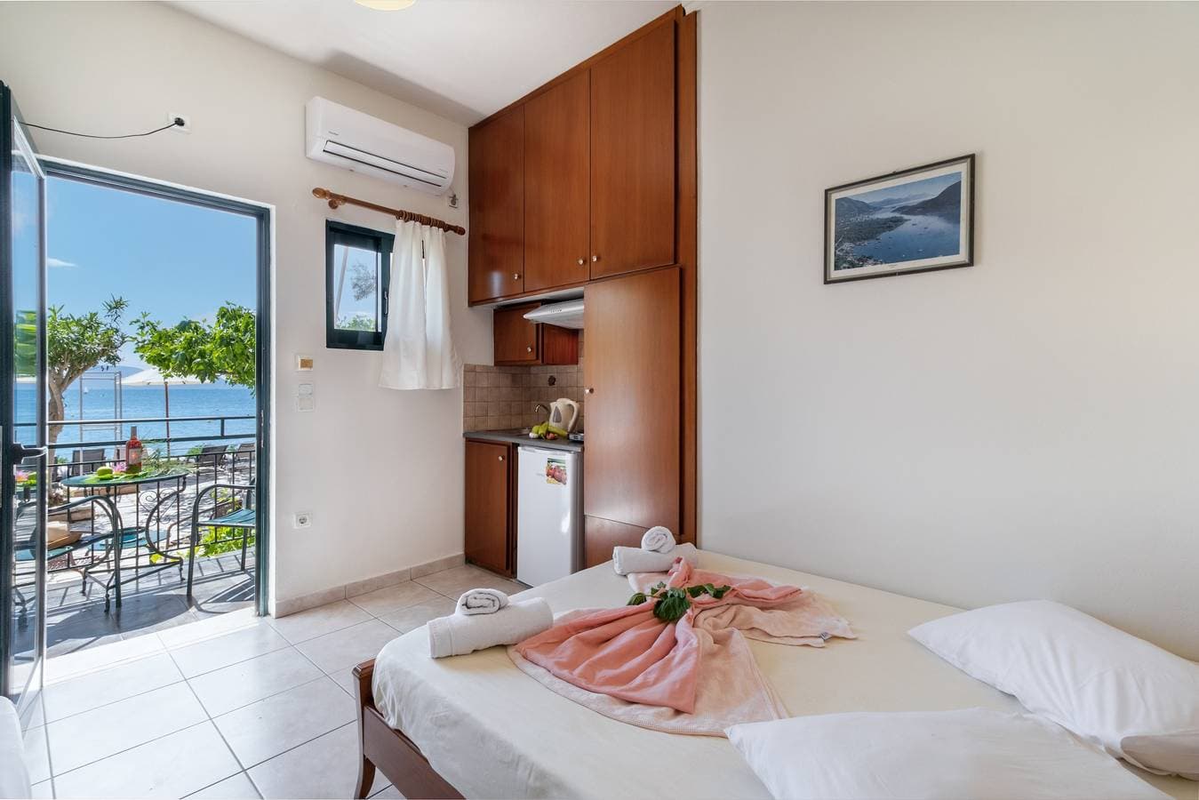 Foto 4 von 22: Studio-Apartment „Nikiana Club - Studio 3“ mit Meerblick, Gemeinschaftspool & WLAN