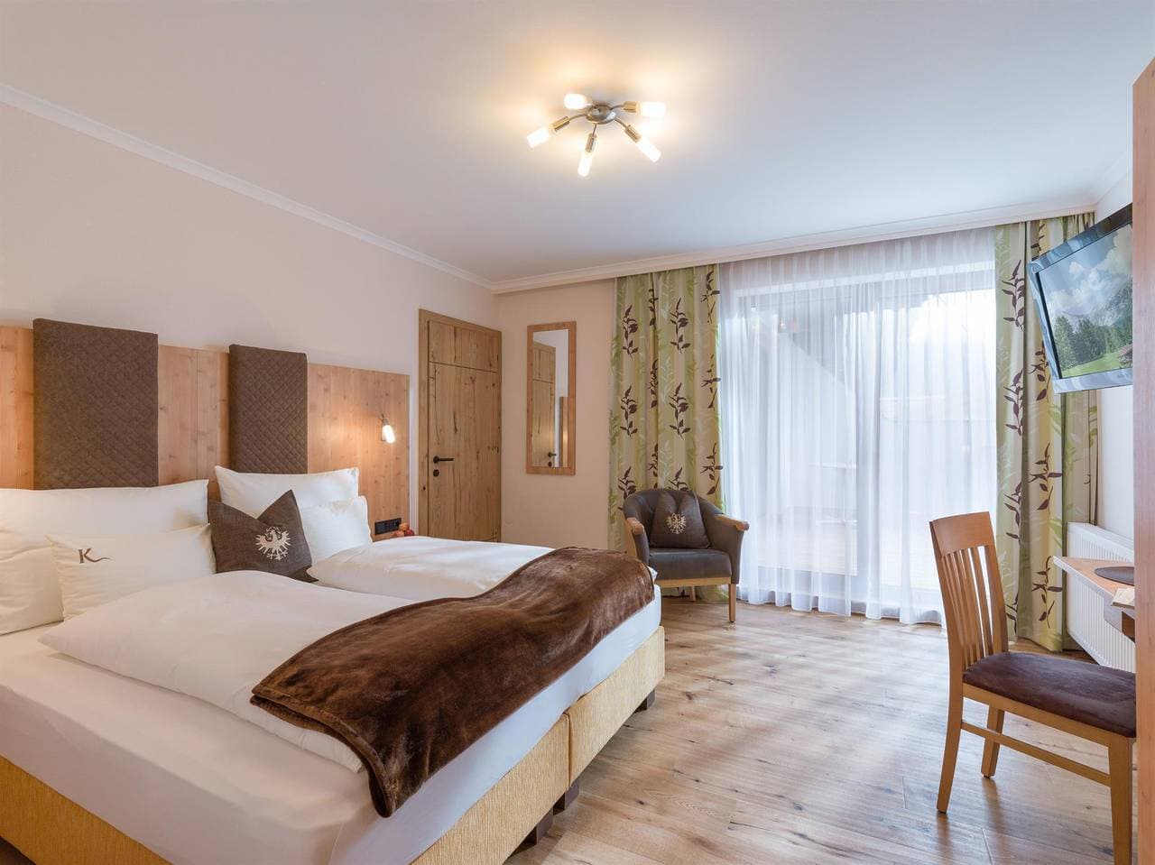 Foto 3 von 51: Standarddoppelzimmer "Nordseite" Üf (bis 3 Nächte)