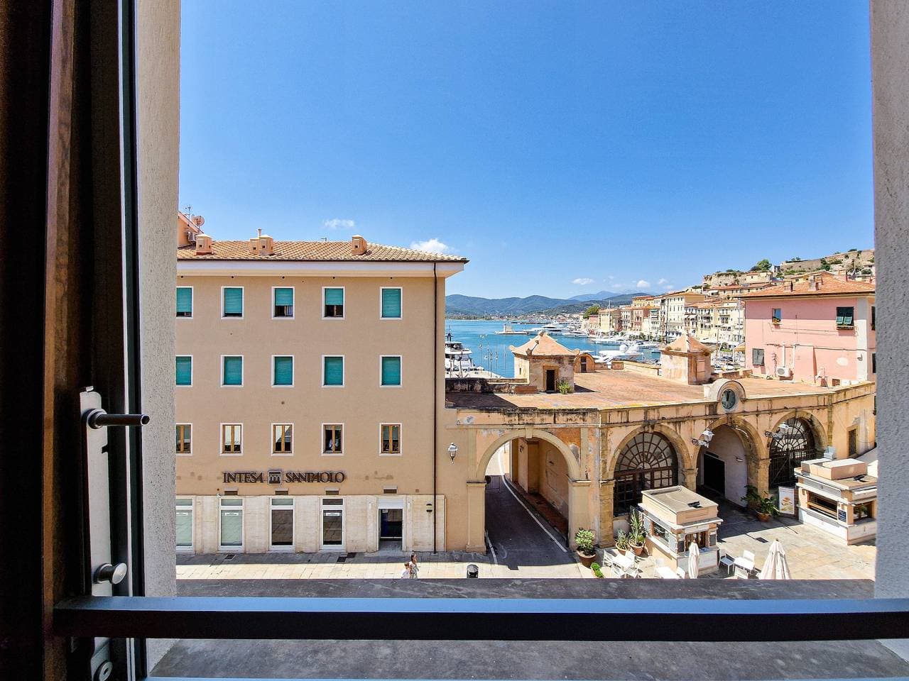 Foto 6 von 42: Apartment 'Porta A Mare Home' mit Klimaanlage im historischen Zentrum von Portoferraio