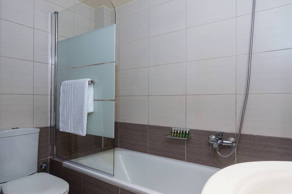 Foto 9 von 18: Oikies. Luxury Apartment with Lake View | private free parking area