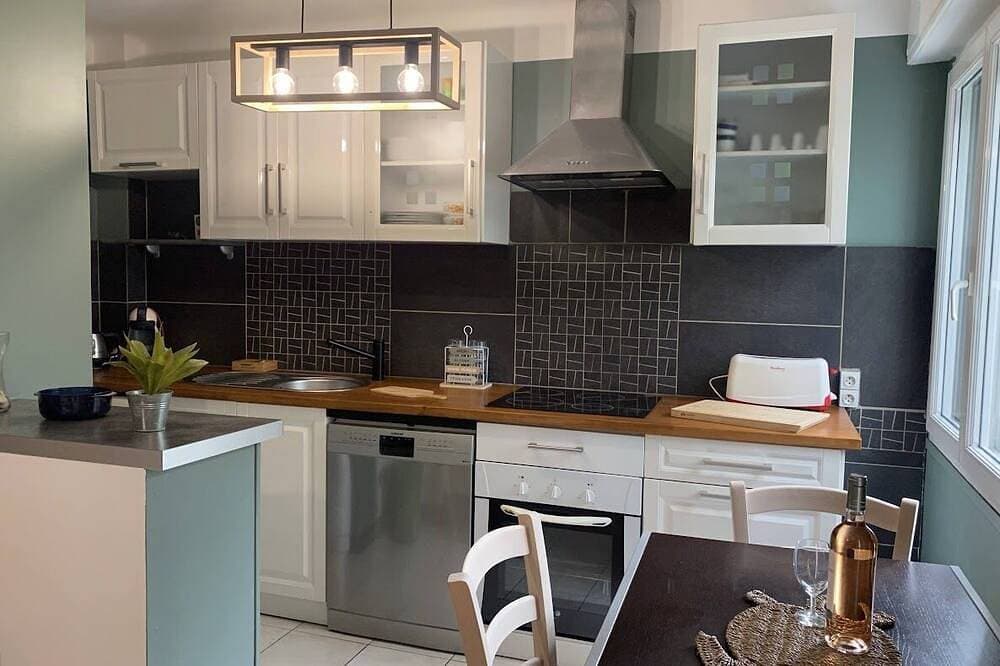 Foto 7 von 21: Cannes Beach. Appart Up Seaview 36 m2. Top Design. Pr. Center. Pool, Garage,