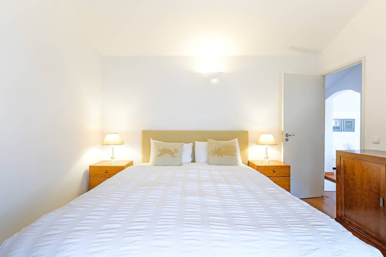Foto 10 von 29: Villa 'Your Beachfront Escape Awaits' mit privater Terrasse, privatem Garten und WLAN