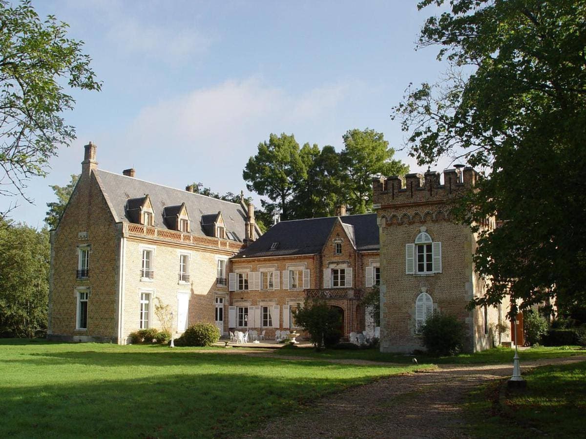 Hostellerie Du Château Les Muids 1