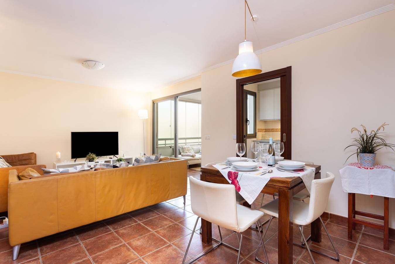 Foto 7 von 39: Ferienhaus "La Tejita Beach House" mit Bergblick, Gemeinschaftspool und WLAN