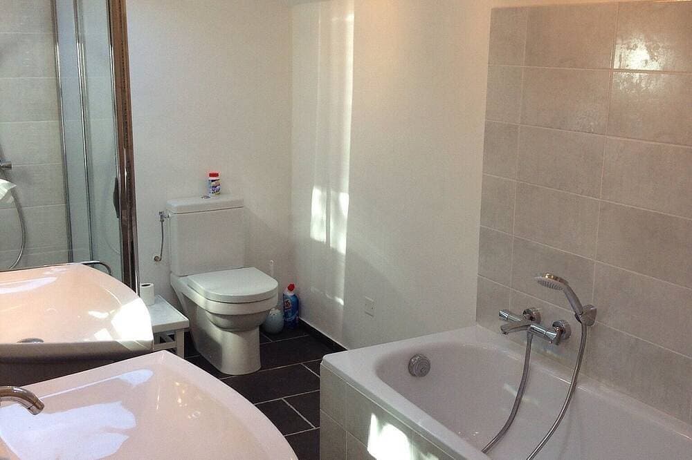 Foto 8 von 30: Neue Infinity-Pool im Steinhaus Atemberaubende Aussicht Perfekt für Familien