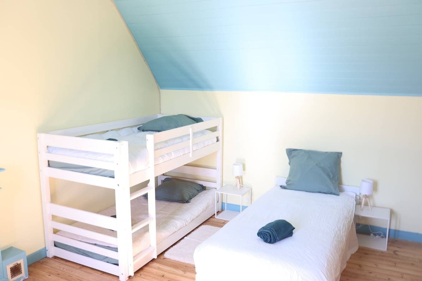 Foto 12 von 33: Renoviertes Familienhaus, 50 m vom Meer – 4 Schlafzimmer, Garten, Strände zu Fuß erreichbar!