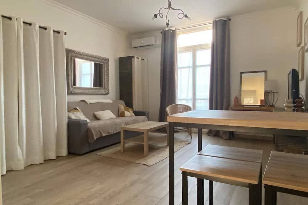 Spacious studio, ideally located 1