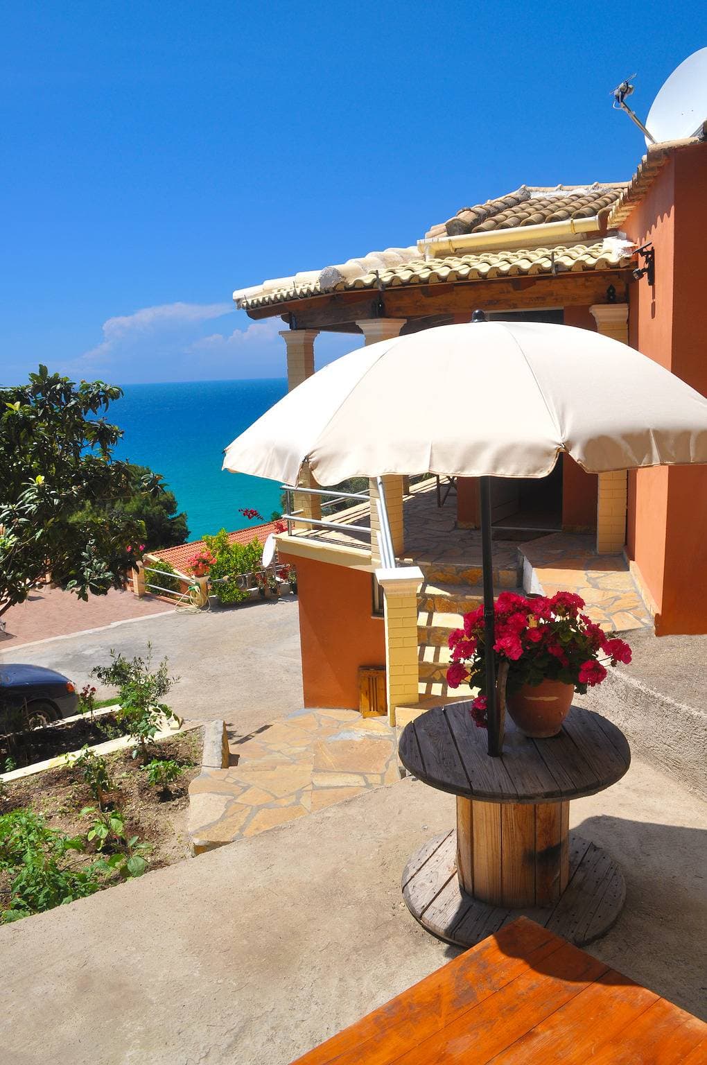 Foto 7 von 18: Villa Takis am Pelekas Strand - Kleines Haus mit Garten und Meerblick