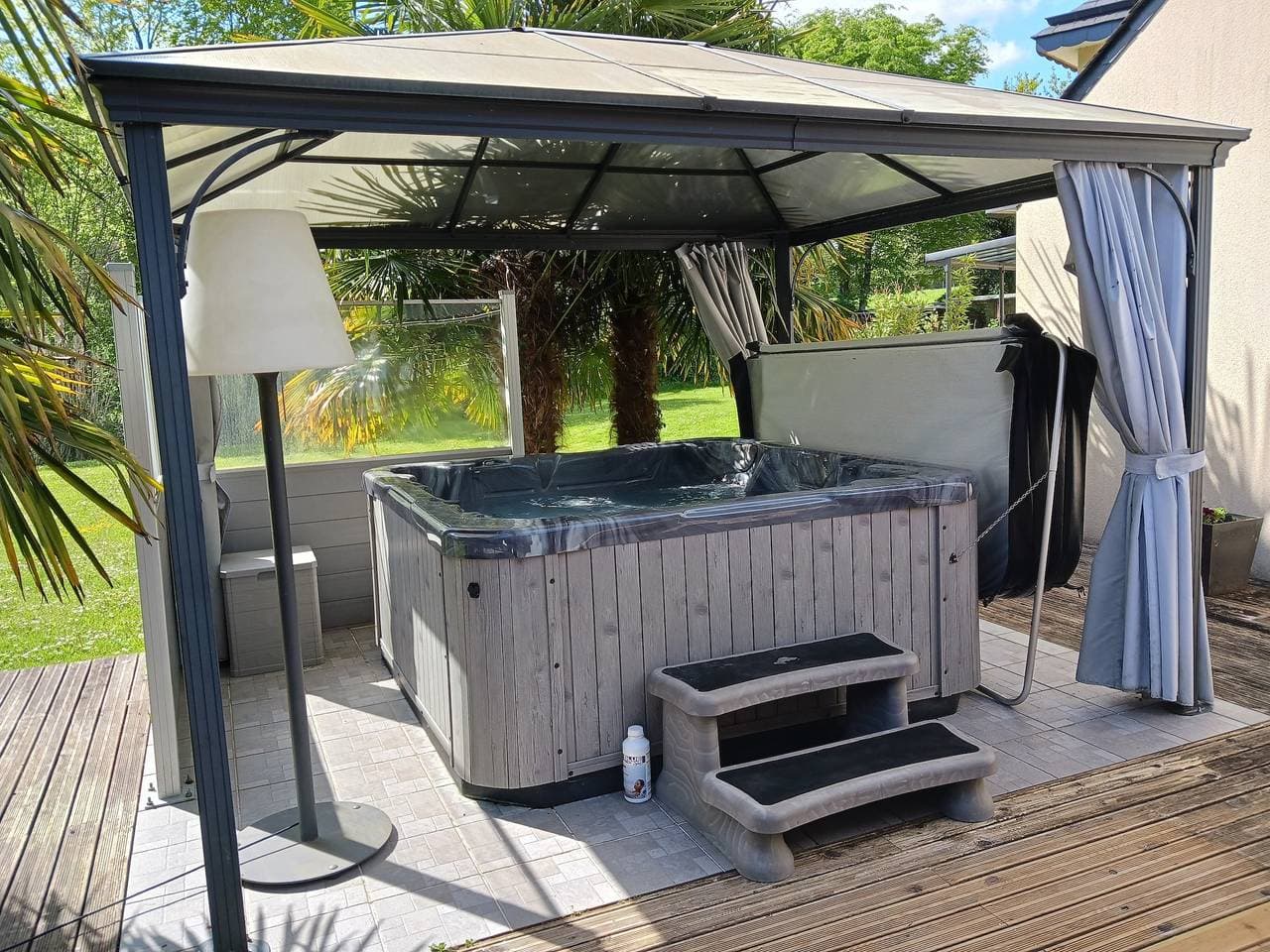 Foto 12 von 18: Gästezimmer „Chambre Belle Époque“ mit gemeinsamer Terrasse, Garten und WLAN