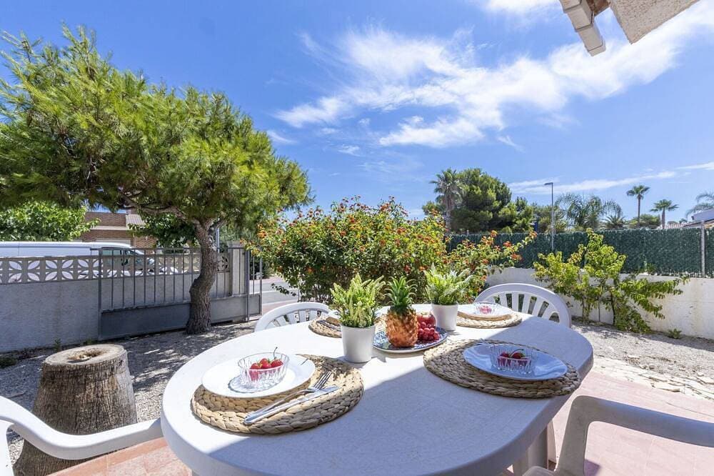 Wunderbares alleinstehendes Ferienhaus mit  W-Lan, Klimaanlage, TV, Terrasse, Haustiere erlaubt 1