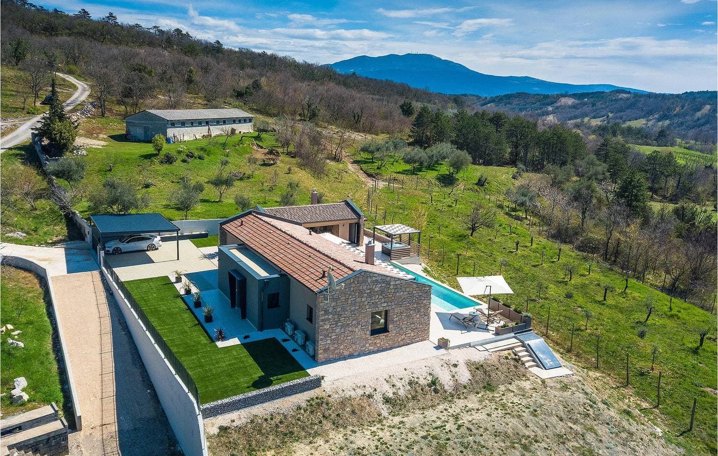 Foto 2 von 51: Modernes Apartment mit 2 Schlafzimmern, Pool und WLAN in der Nähe des Stadtzentrums von Lesišćina