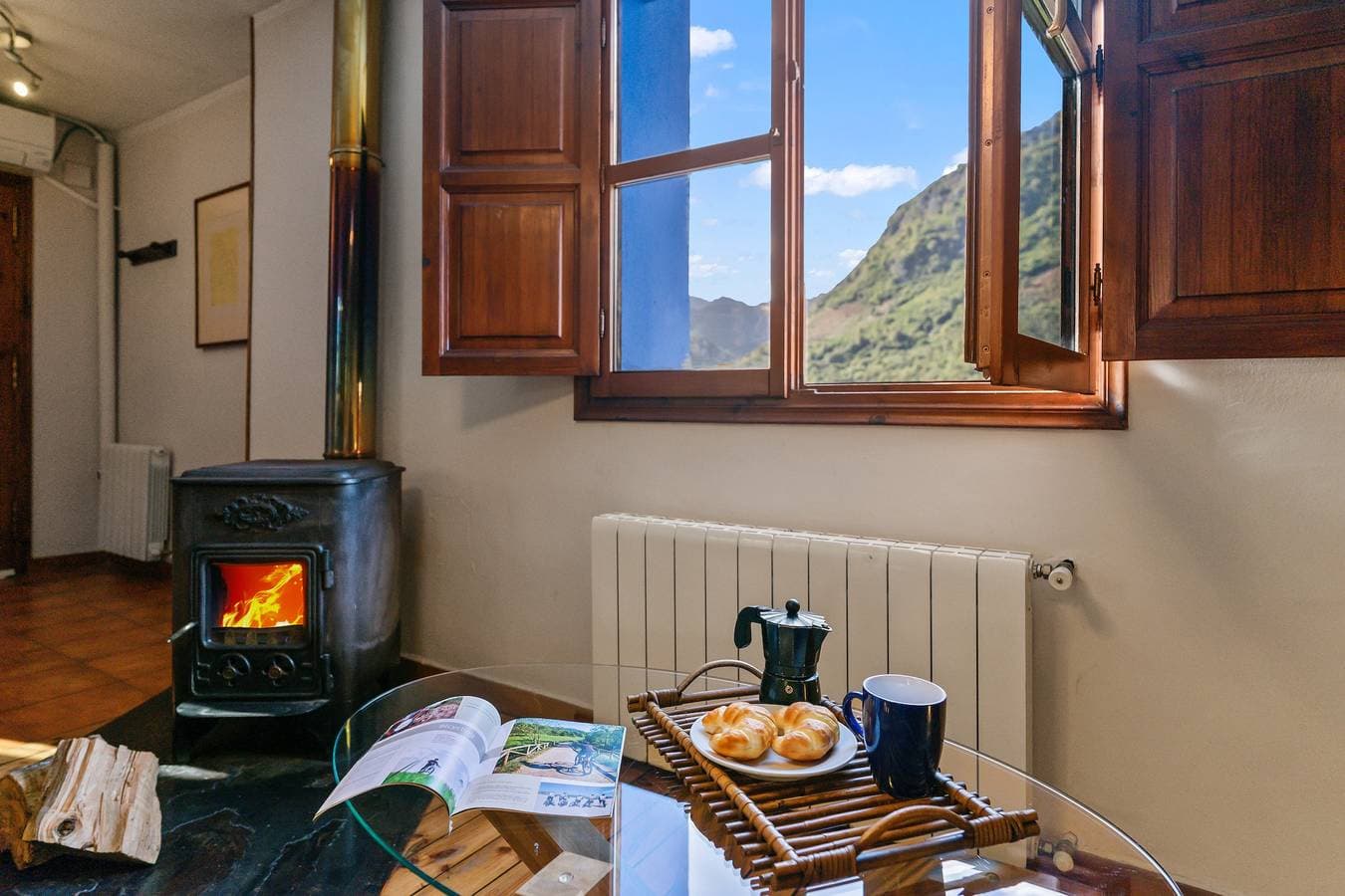 Foto 5 von 44: Ferienhaus mit Whirlpool und Bergblick im Naturpark Ponga