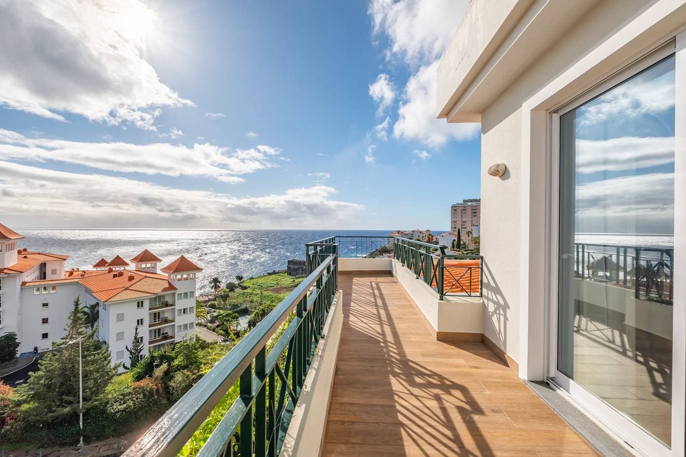 Foto 7 von 28: Exquisite Ocean Apartment by Homie