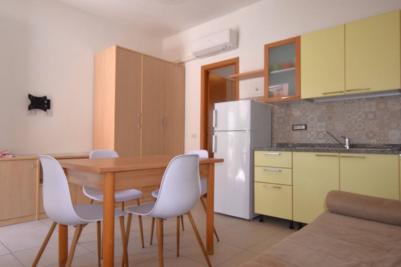 Foto 4 von 18: Ferienwohnung für 5 Personen mit Terrasse