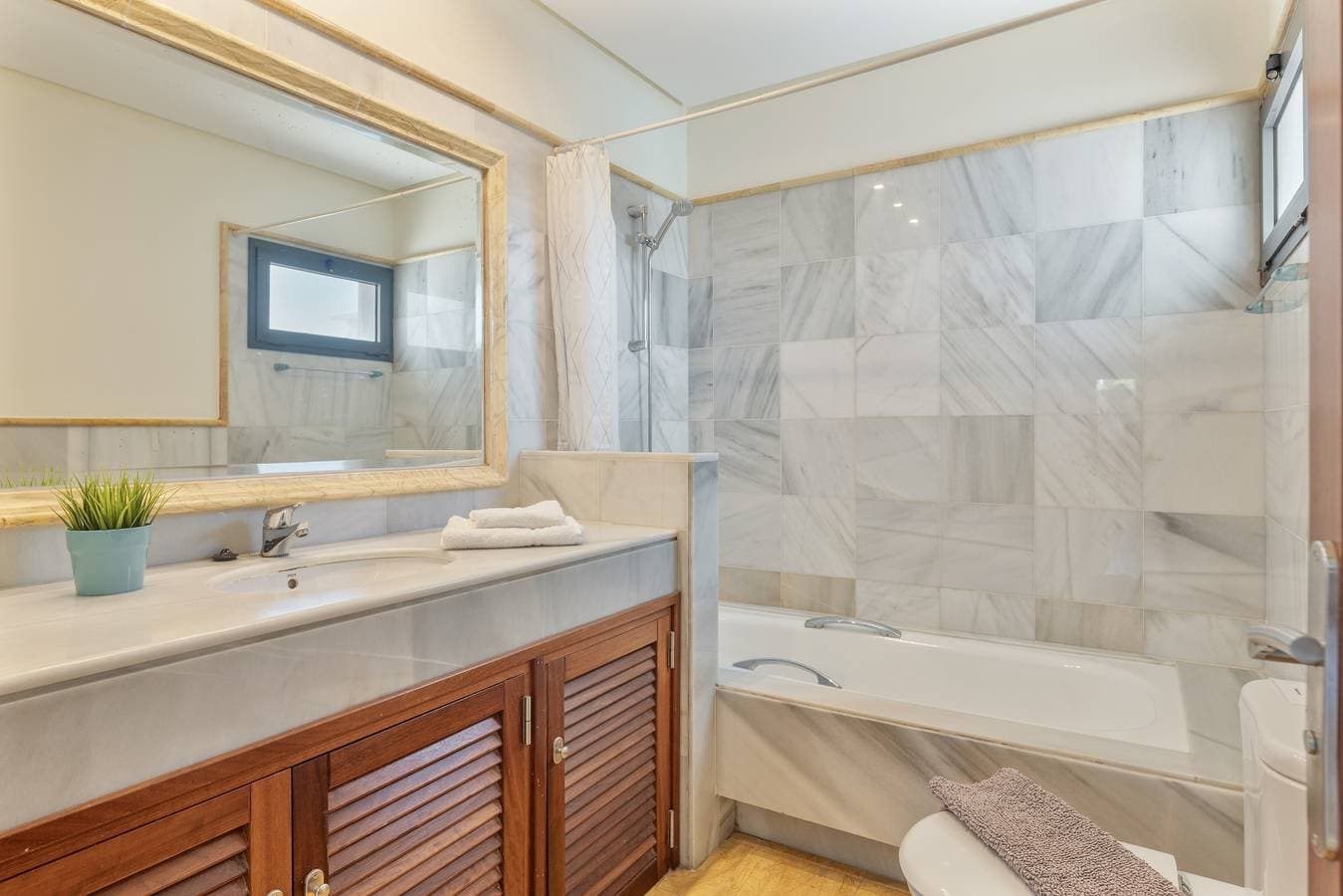 Foto 12 von 28: Villa in erster Linie La Goleta mit privatem beheiztem Pool und kostenlosem WLAN
