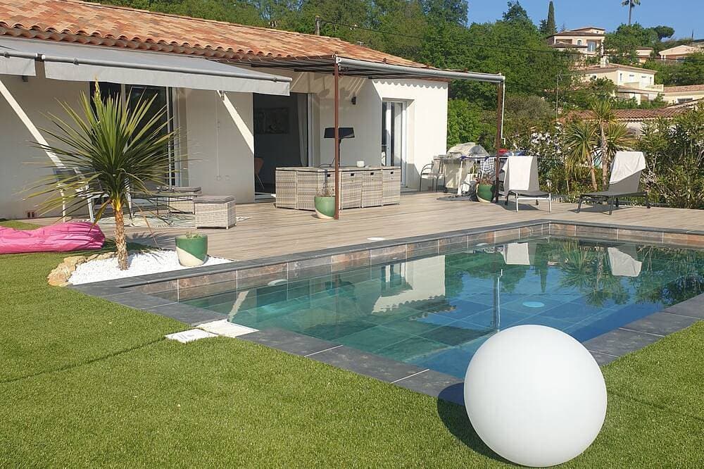 4 bedroom villa 140m2 bungalow not overlooked, quiet pool +garden 1