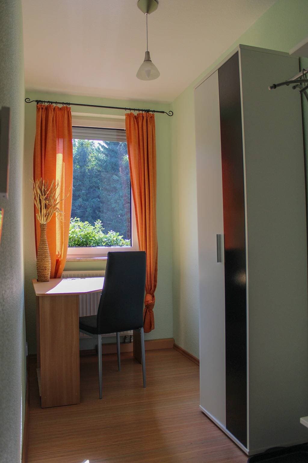 Foto 8 von 14: Apartment 'Haus Am Wald' mit Gemeinschaftsgarten und WLAN
