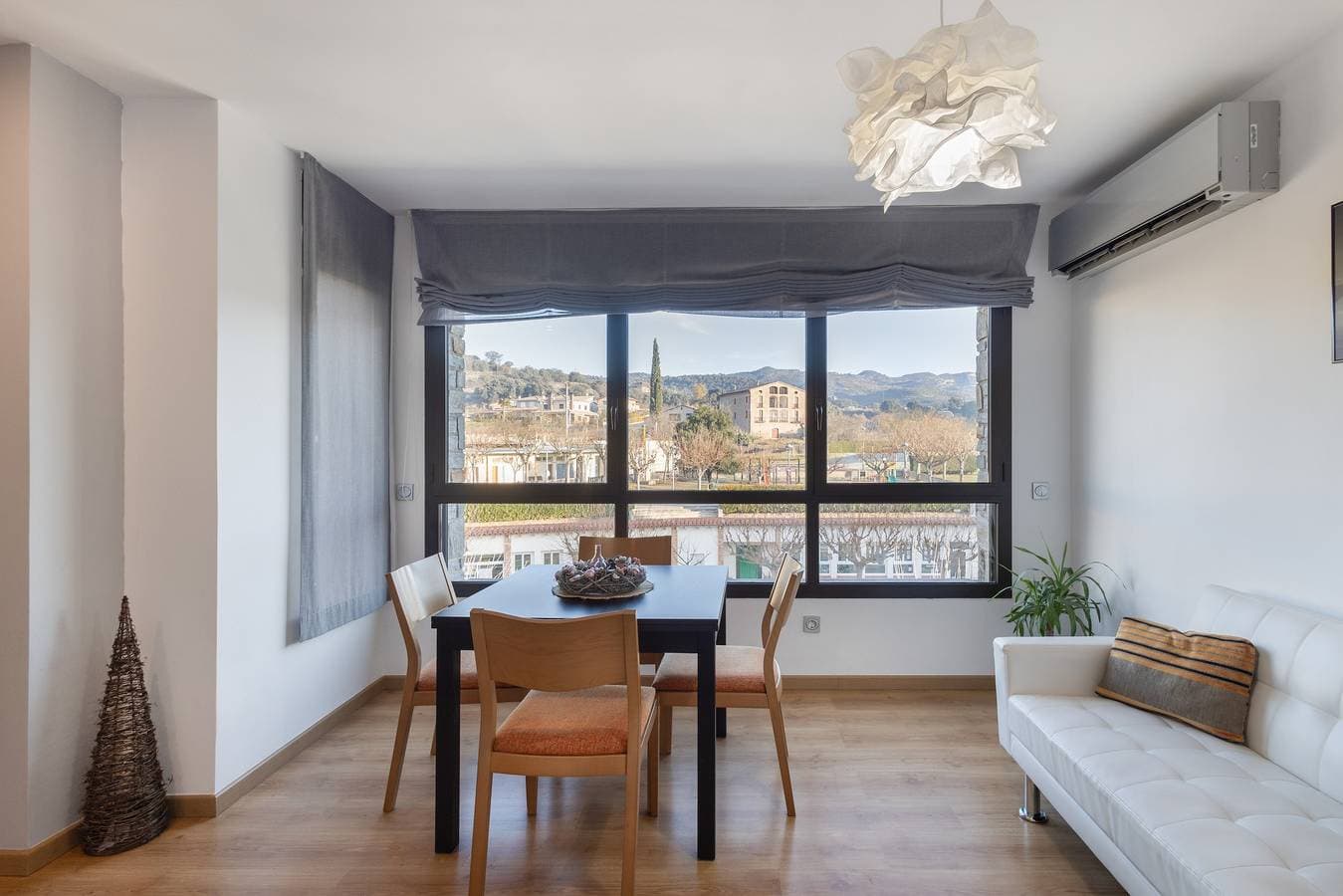 Foto 6 von 25: Ferienwohnung 'Niu Turístic Olvan' mit Bergblick, Balkon und Klimaanlage