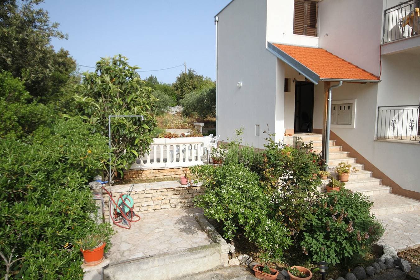 Foto 12 von 36: 2-Zimmer-Ferienwohnung am Strand Bucht Pokrivenik, Hvar -a
