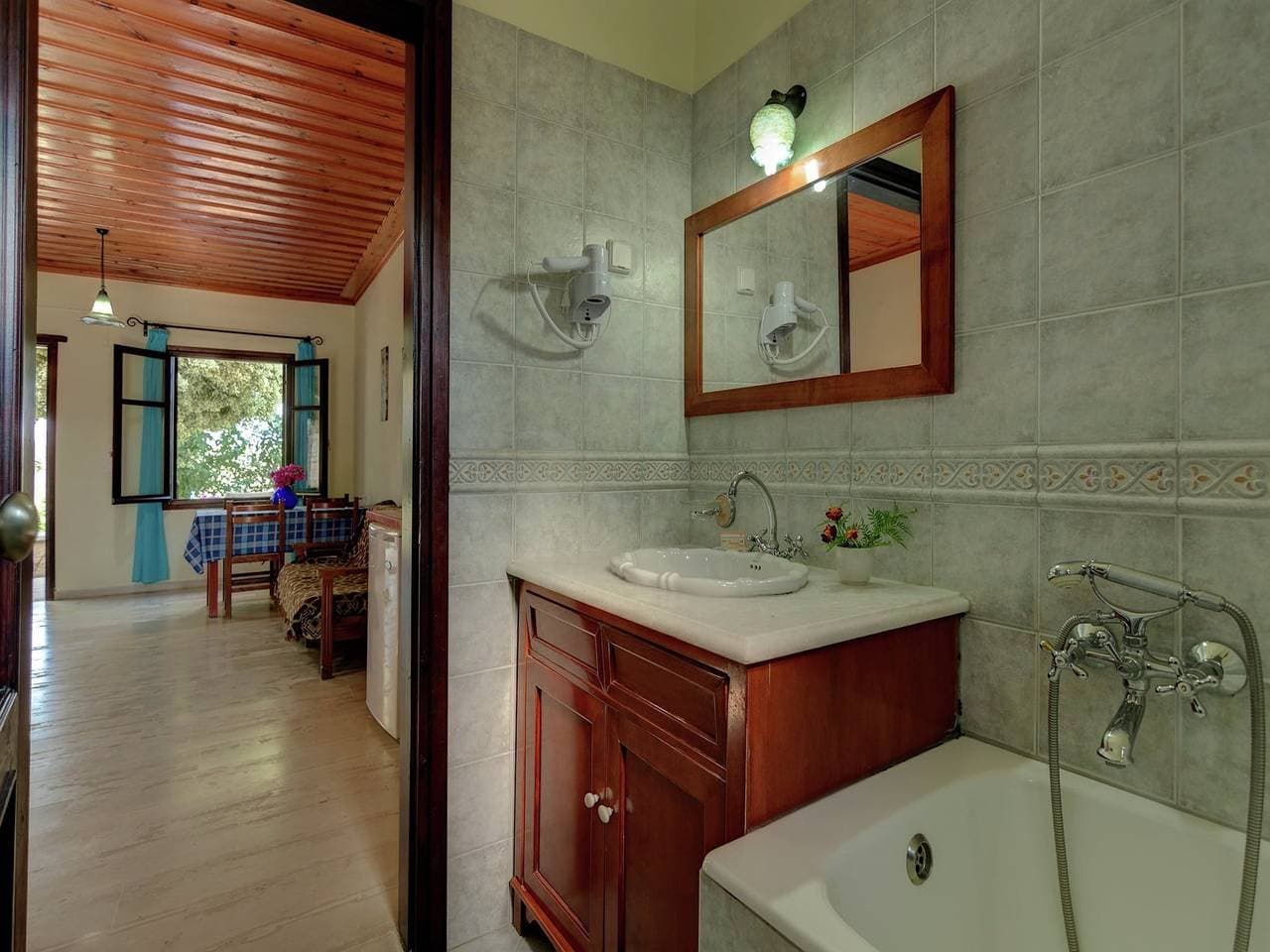 Foto 7 von 25: Ferienhaus in Douliana mit Gemeinschaftspool
