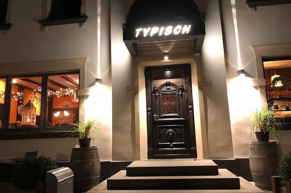 Foto 13 von 29: Hotel Brasserie Typisch - Doppelzimmer, Dusche oder Bad, Wc, Komfort