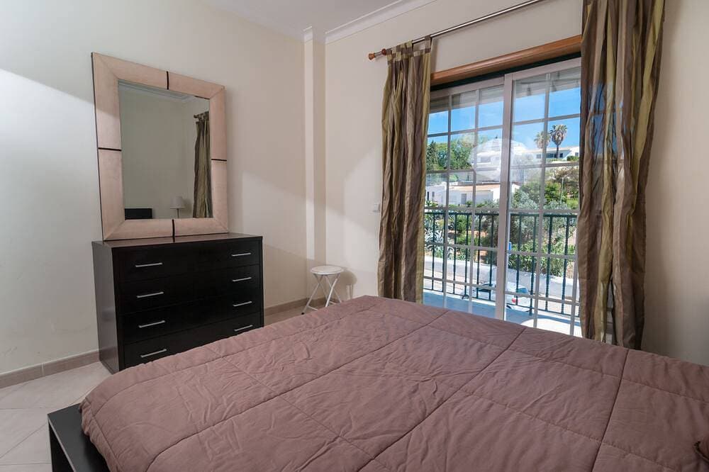 Foto 3 von 23: Ferienwohnung mit 2 Schlafzimmern und Balkon