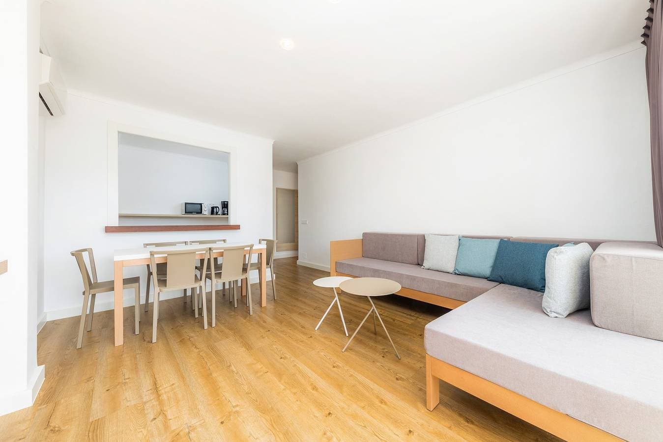 Foto 3 von 26: Ferienwohnung 'Apartament Massanet 2a' mit Balkon, WLAN und Klimaanlage