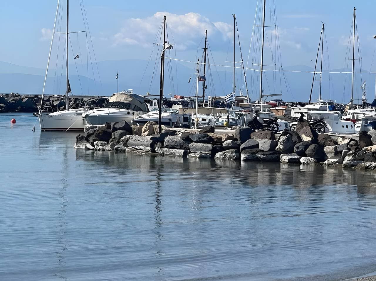 Foto 11 von 29: Apartment 'Aegina Luxury' mit Bergblick, WLAN und Klimaanlage