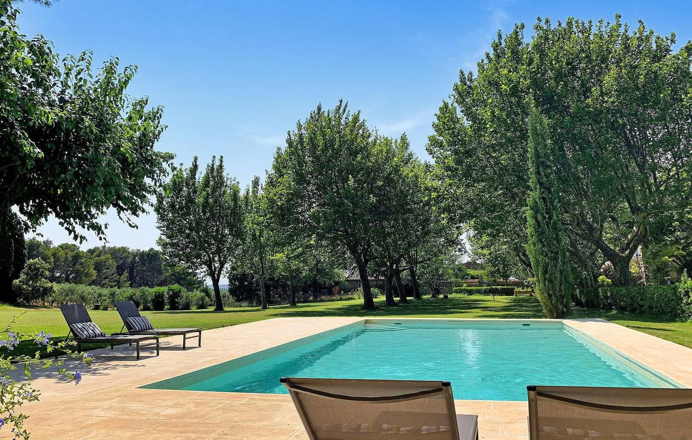 Foto 4 von 47: 500sqft Wohnung mit Garten, Pool, Parkplatz & Internet