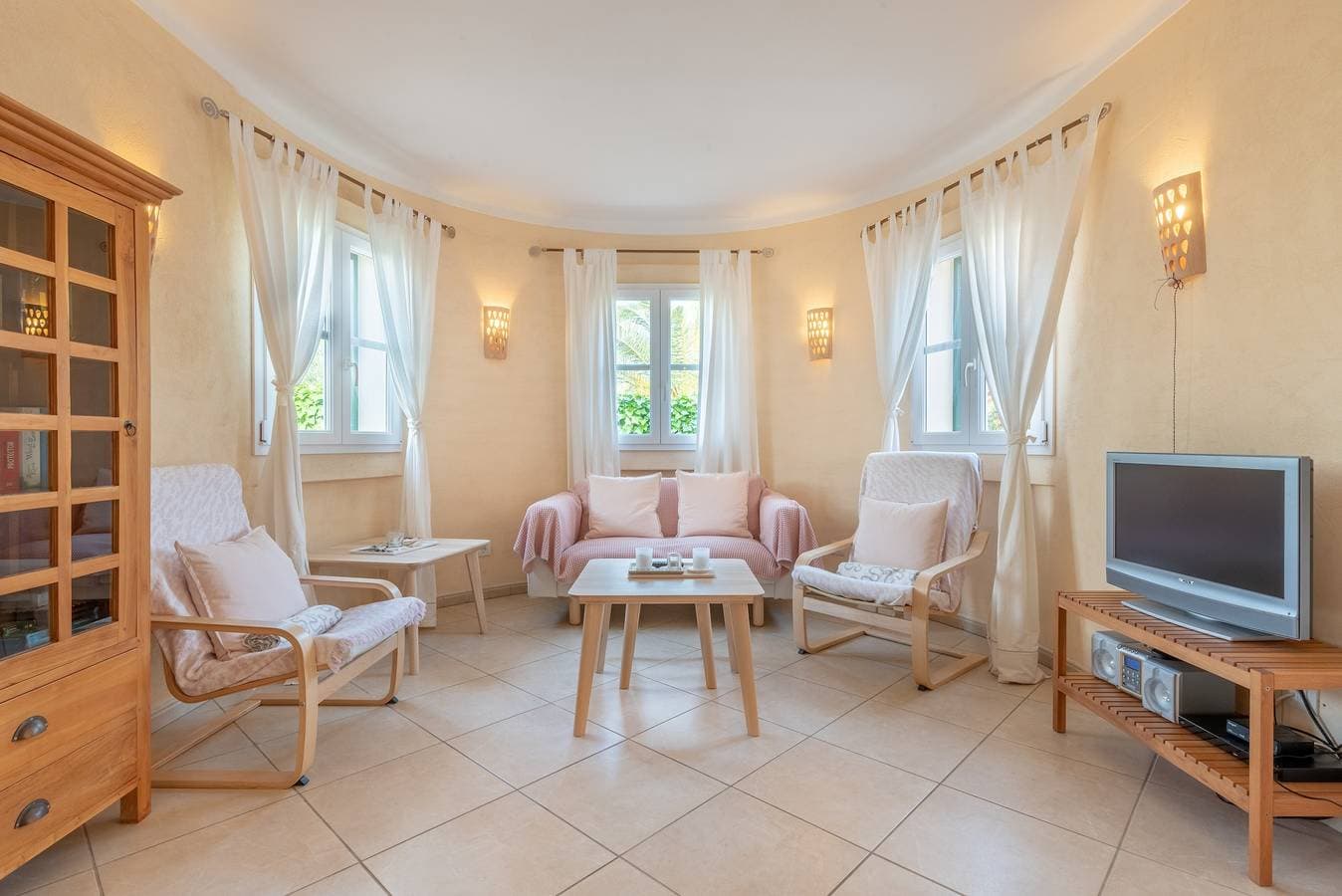 Foto 11 von 29: Traumhaftes Ferienhaus mit Pool, WLAN und Terrasse; Parkplätze vorhanden