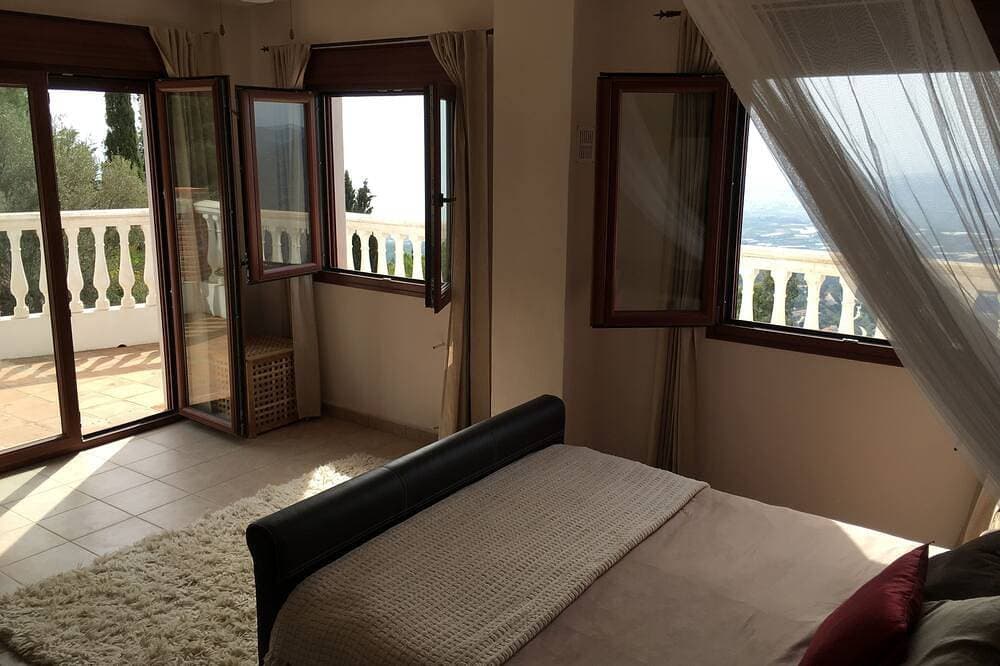 Foto 2 von 30: Spektakuläre Privatvilla mit großem Pool, atemberaubendem Meer- und Bergblick. W-lan